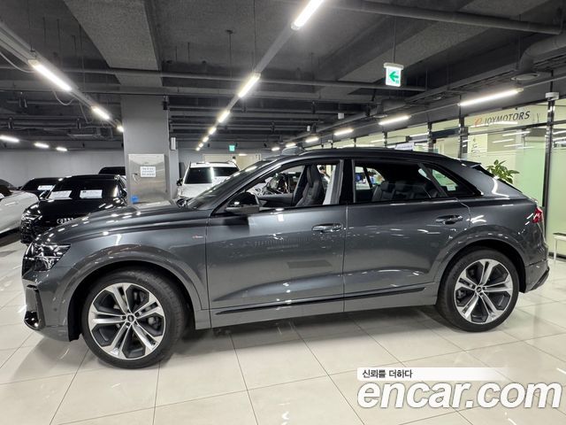 Audi Q8 55 TFSI Quattro Premium - фото 1