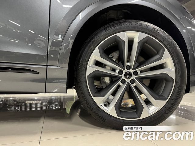 Audi Q8 55 TFSI Quattro Premium - фото 2