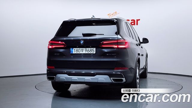 BMW X5 G05 xDrive 40i xLine - фото 3