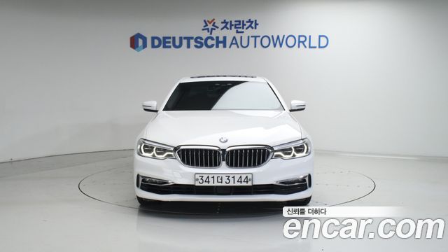 BMW 5-Series G30 520d Luxury Plus - фото 2