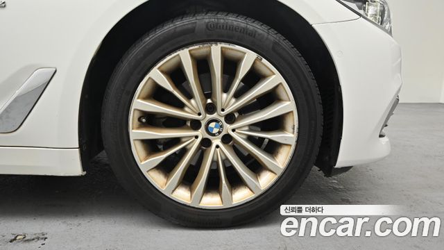 BMW 5-Series G30 520d Luxury Plus - фото 4