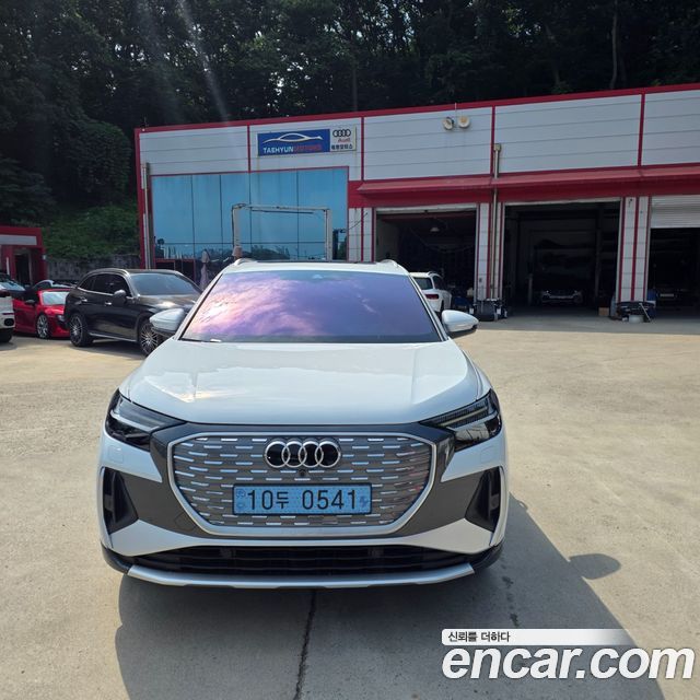 Audi Q4 e-tron F4 45 Premium - фото 0