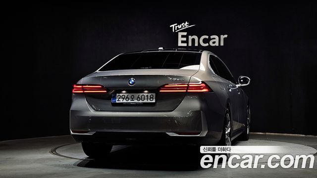 BMW 5-Series G60 520i - фото 3