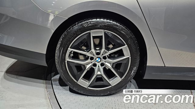 BMW 5-Series G60 520i - фото 4
