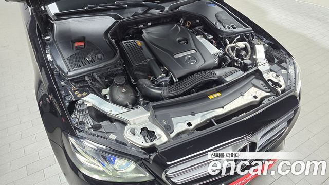Mercedes-Benz E-Class W213 E300 AMG Line - фото 4