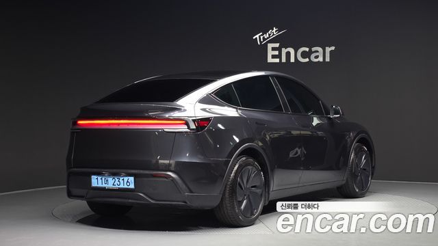 Tesla Model Y Premium RWD - фото 1