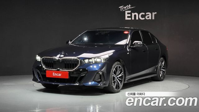 BMW 5-Series G60 530i xDrive M Sport - фото 0