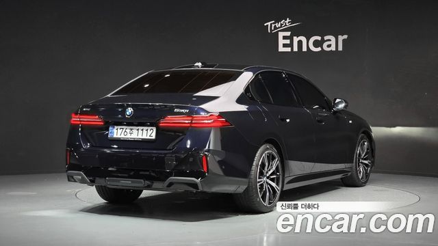 BMW 5-Series G60 530i xDrive M Sport - фото 1