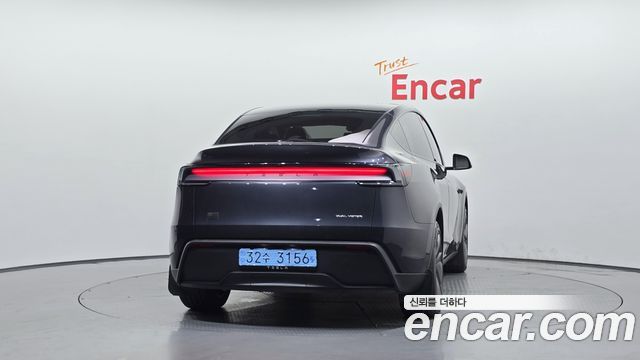 Tesla Model Y Long Range AWD - фото 3