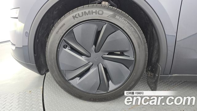 Tesla Model Y Long Range AWD - фото 4