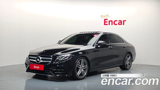 Mercedes-Benz E-Class W213 E300 AMG Line - фото 0
