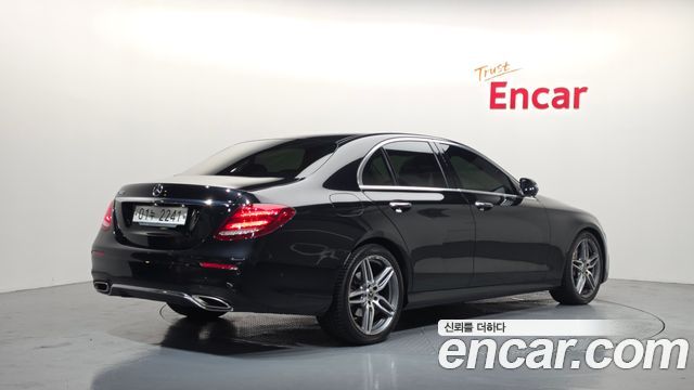 Mercedes-Benz E-Class W213 E300 AMG Line - фото 1
