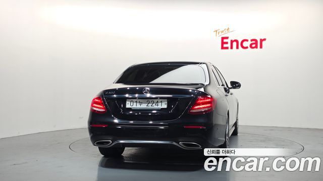 Mercedes-Benz E-Class W213 E300 AMG Line - фото 3