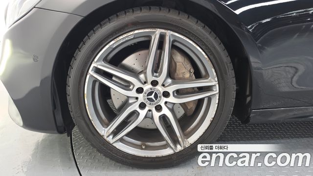 Mercedes-Benz E-Class W213 E300 AMG Line - фото 4