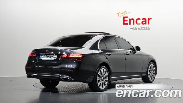 Mercedes-Benz E-Class W213 E350 4MATIC Exclusive - фото 1