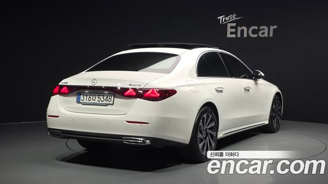 Mercedes-Benz E-Class W214 E300 4MATIC Exclusive - фото 0