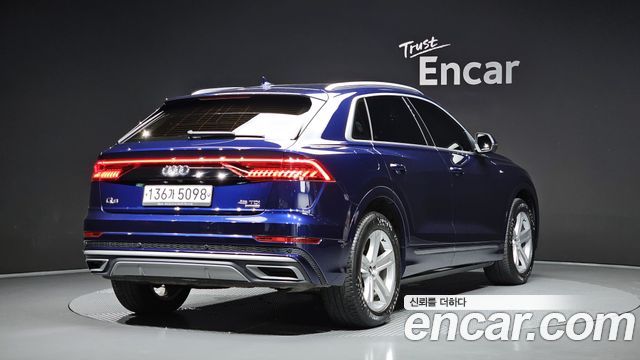 Audi Q8 45 TDI Quattro Premium - фото 1