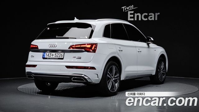Audi Q5 FY 45 TFSI Quattro Premium - фото 1