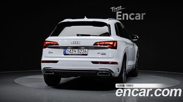 Audi Q5 FY 45 TFSI Quattro Premium - фото 3