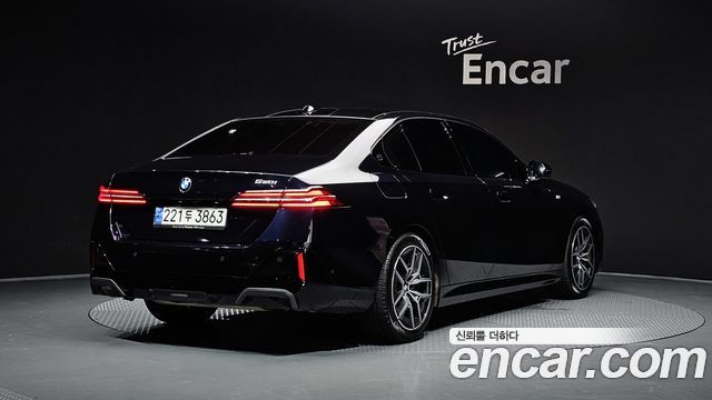BMW 5-Series G60 520i M Sport - фото 1
