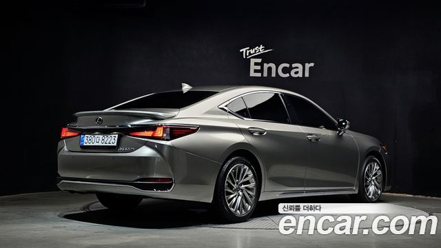 Lexus ES 7-го поколения Executive - фото 1