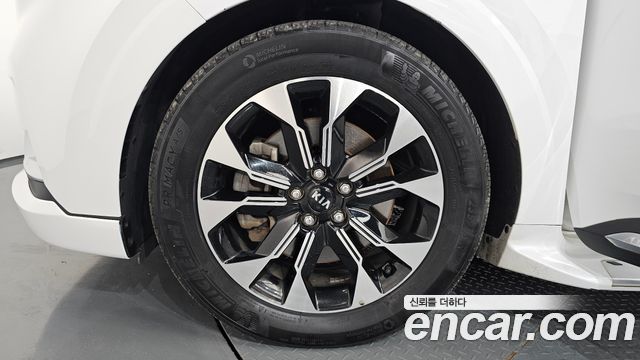 Kia Carnival 4-го поколения Gasoline 9-Seater Hi-Limousine Signature - фото 4
