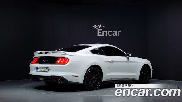 Ford Mustang Coupe - фото 1