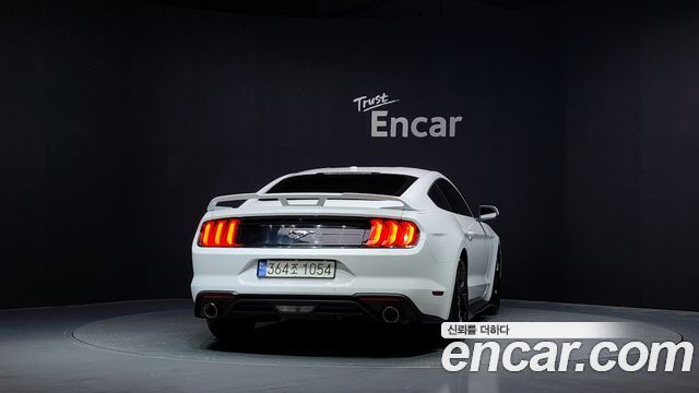 Ford Mustang Coupe - фото 3