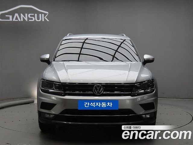 Volkswagen Tiguan 2-го поколения 2.0 TDI Premium - фото 0
