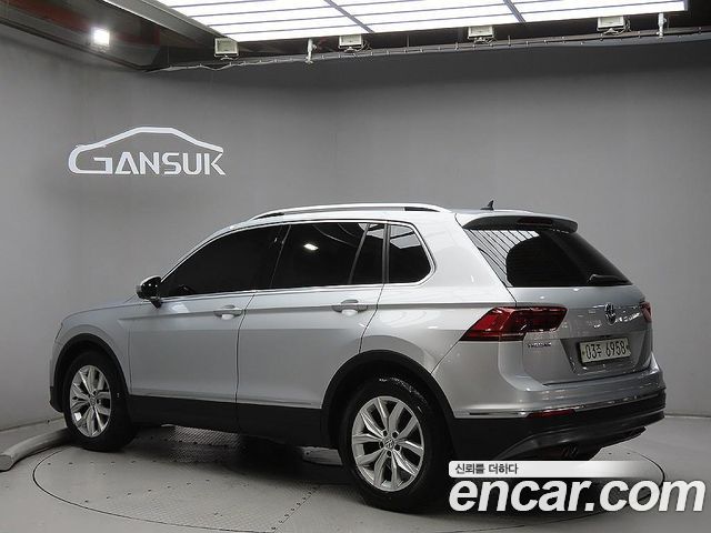 Volkswagen Tiguan 2-го поколения 2.0 TDI Premium - фото 2