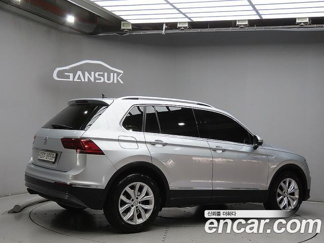 Volkswagen Tiguan 2-го поколения 2.0 TDI Premium - фото 3