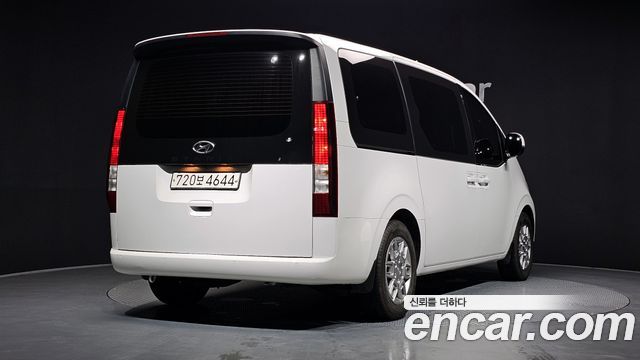 Hyundai Staria Tourer 11-Seater Modern - фото 1