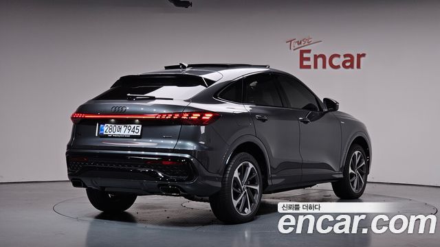 Audi Q5 40 TFSI 콰트로 S Line Sportback - фото 0