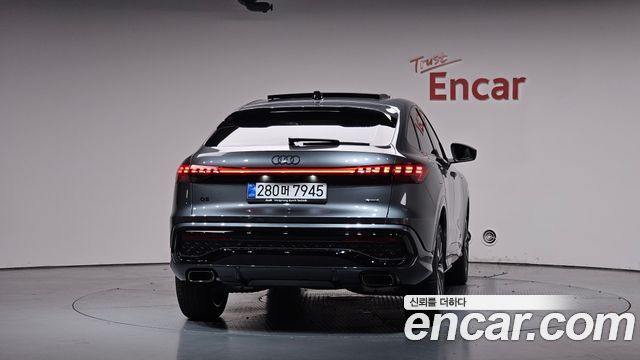 Audi Q5 40 TFSI 콰트로 S Line Sportback - фото 2