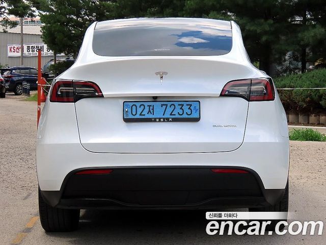 Tesla Model Y Long Range AWD - фото 3