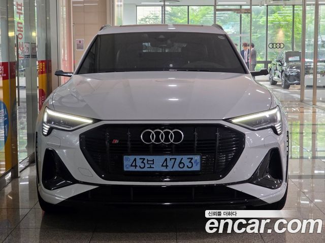 Audi e-tron S Sportback - фото 1