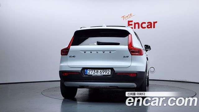 Volvo XC40 B4 Inscription - фото 3