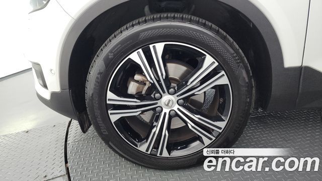 Volvo XC40 B4 Inscription - фото 4