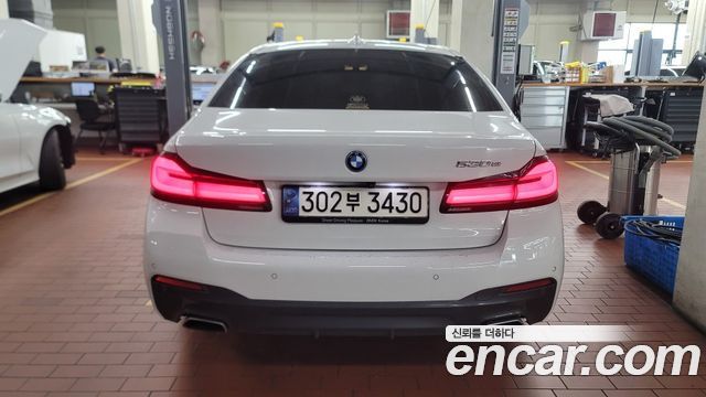 BMW 5-Series G30 530e M Sport - фото 1