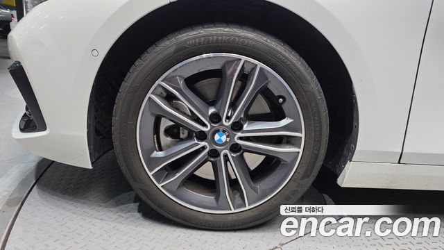 BMW 1-Series F40 120i Sports - фото 4