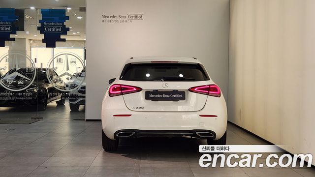 Mercedes-Benz A-Class W177 A220 Hatchback - фото 3