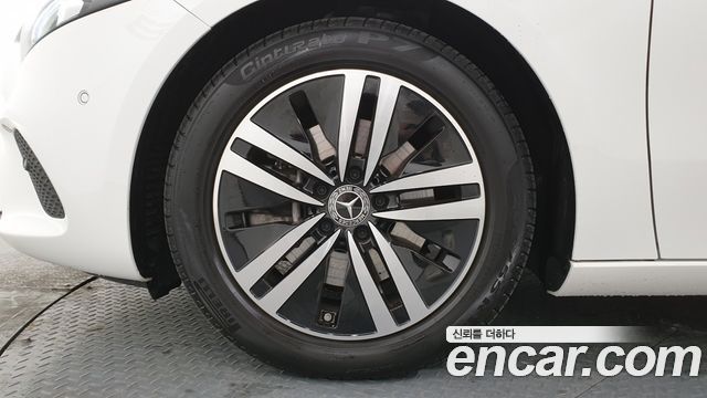 Mercedes-Benz A-Class W177 A220 Hatchback - фото 4