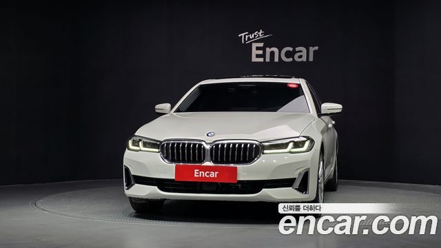 BMW 5-Series G30 530i Luxury - фото 2