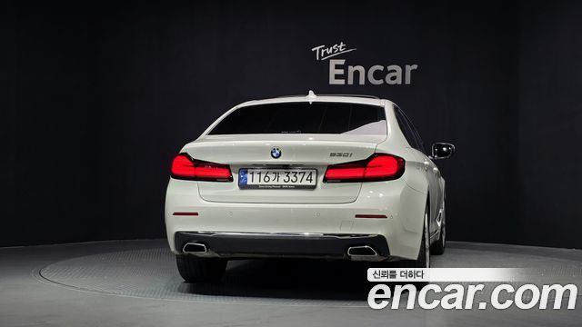 BMW 5-Series G30 530i Luxury - фото 3