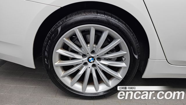 BMW 5-Series G30 530i Luxury - фото 4
