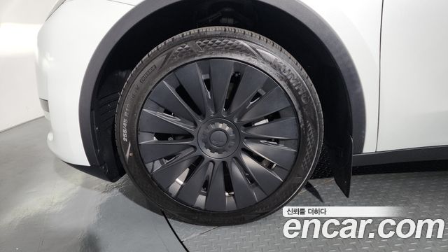 Tesla Model Y RWD - фото 4