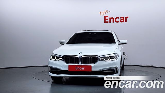 BMW 5-Series G30 520d Luxury Plus - фото 2