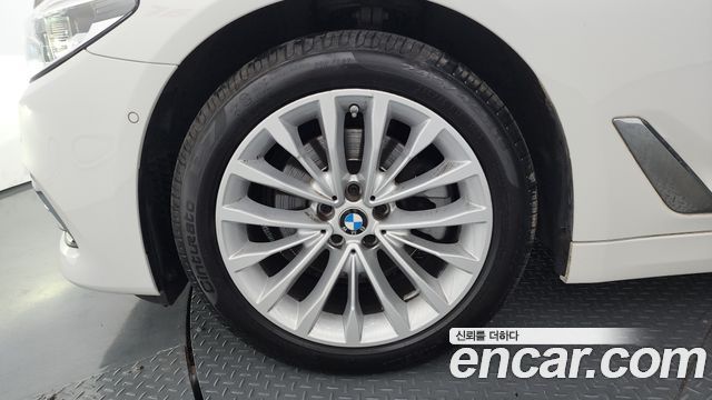 BMW 5-Series G30 520d Luxury Plus - фото 4