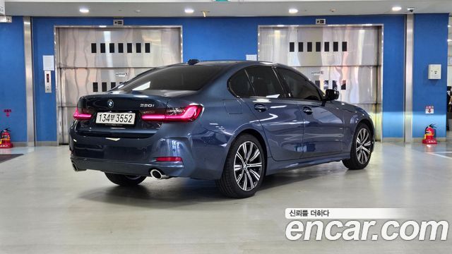BMW 3-Series G20 320i - фото 1