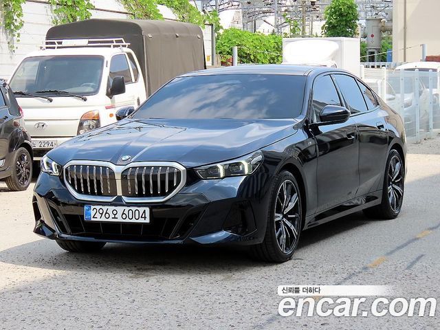 BMW 5-Series G60 530i xDrive M Sport - фото 1